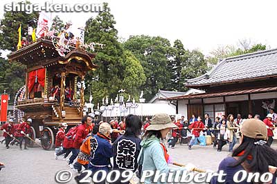 The Tamachi-Katamachi float in Minakuchi Shrine. 田町・片町
Keywords: shiga koka minakuchi hikiyama matsuri festival floats  