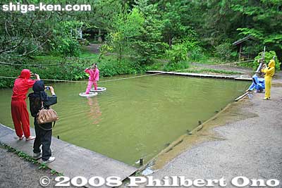 The Mizugumo Water Spider Pond where you can walk on water. A few visitors, wearing ninja costumes, try it out.
Keywords: shiga koka koga ninja village house ninjutsu