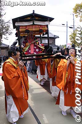 Keywords: shiga koka tsuchiyama saio princess procession kimono women matsuri festival