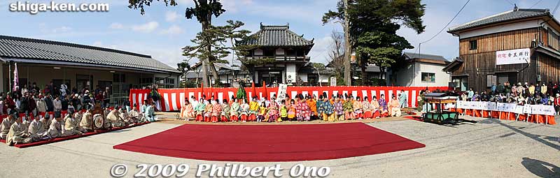 They gathered at Maeno Community West Hiroba Square (前野集会所西広場) at about 2:40 pm.
Panorama shot.
Keywords: shiga koka tsuchiyama saio princess procession kimono women matsuri festival 
