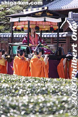 Saio and tea plants.
Keywords: shiga koka tsuchiyama saio princess procession kimono women matsuri festival 