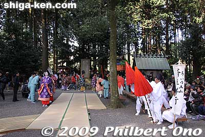 Inside Tarumi Tongu. Today, it is just a small forested area with a monument. The names and dates of all 31 Saio princesses who stayed in Tarumi Tongu are known today.
Keywords: shiga koka tsuchiyama saio princess procession kimono women matsuri festival 