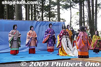 The Saio then went on the stage. This was the festival's final ceremony called Otsukishiki (Arrival Ceremony) at the Tarumi Tongu site. お着き式
Keywords: shiga koka tsuchiyama saio princess procession kimono women matsuri festival 