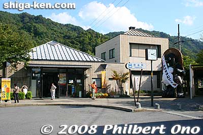 Shigaraki Kogen Railways Shigaraki Station. You can take a bus to reach Shigaraki Ceramic Cultural Park in 5 min., or walk for 20 min. 信楽駅
Keywords: shiga koka shigaraki train station japaneki