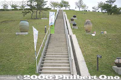 Steps going up the hill at Shigaraki Ceramic Cultural Park. Good exercise.
Keywords: shiga koka shigaraki Ceramic Cultural Park 