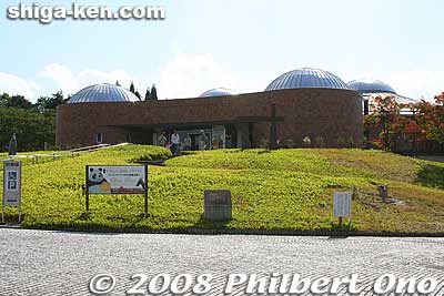 At the top of the hill is the Museum of Contemporary Ceramic Art called Togeikan. 陶芸館
Keywords: shiga koka shigaraki Ceramic Cultural Park museum