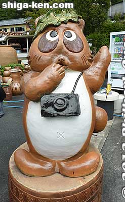 They also have owls. This one has a camera.
Keywords: shiga koka shigaraki sotoen pottery