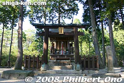 A small shrine stands as a memorial.
Keywords: shiga koka shigaraki-no-miya imperial palace ruins 