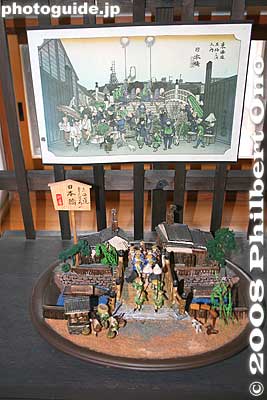 These miniature scenic sculptures are called bonkei (similar to bonsai), created on a plate. He essentially made a 3-D version of each ukiyoe print. It took him 10 years to complete all the 53 Tokaido stations. This one is for Nihonbashi in Tokyo. 盆景
Keywords: shiga koka tsuchiyama-cho tsuchiyama-juku tokaido station shukuba post stage town museum
