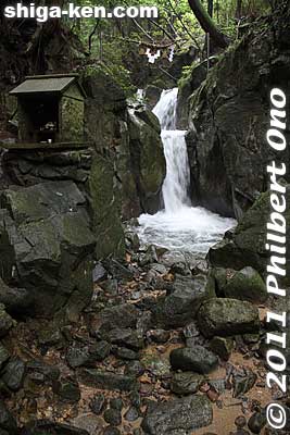 Keywords: shiga konan fudonotaki waterfall mikumo