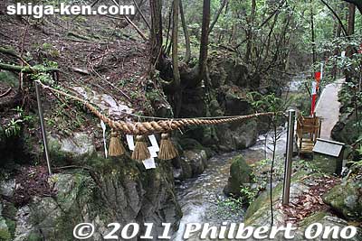 Top of the waterfall.
Keywords: shiga konan fudonotaki waterfall mikumo