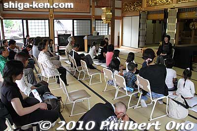 Terakoya session at Jogakuji temple. There was a storyteller, kami-shibai, and traditional games for kids.
Keywords: shiga kora-cho takatora summit festival 