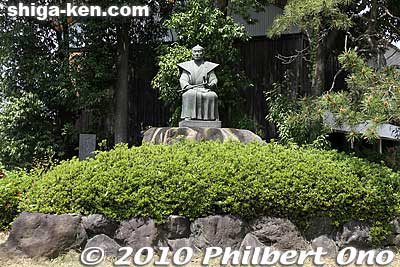Near Kora Town Hall is this statue of Kora Bungo-no-Kami Munehiro (1574-1646). Born here, he started a famous lineage of shrine/temple carpenters. 甲良豊後守宗廣 [url=http://goo.gl/maps/gpH1S]MAP[/url]
He supervised the construction of many famous buildings.
Keywords: shiga kora-cho zaiji japansculpture