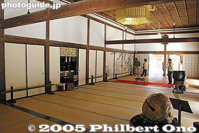 Inside Hondo temple hall, Eigenji
Keywords: shiga prefecture higashiomi eigenji Eigenjifall autumn zen rinzai temple japantemple