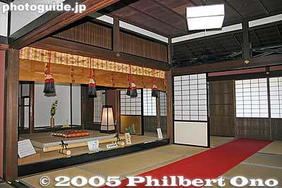 Jodan no Ma: Kusatsu-juku Honjin's best room in the house. Reserved for daimyo warlords, emperors, etc. 上段の間



Keywords: shiga prefecture kusatsu honjin tokaido stage town