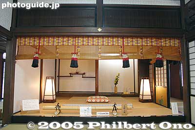Jodan no Ma - Kusatsu-juku Honjin's best room in the house. Reserved for daimyo warlords, emperors, etc. 上段の間
Keywords: shiga prefecture kusatsu honjin tokaido stage town