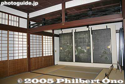 Mukae Jodan no Ma. Painting on the fusuma sliding doors by Matsumura Keibun. 向上段の間
Keywords: shiga prefecture kusatsu honjin tokaido stage town