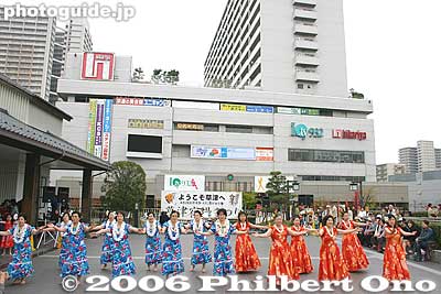 Hula dancing at Kusatsu Station plaza. Also see the [url=http://www.youtube.com/watch?v=LeN2mUr8fOs]video at YouTube[/url].
Keywords: shiga kusatsu shukuba matsuri festival