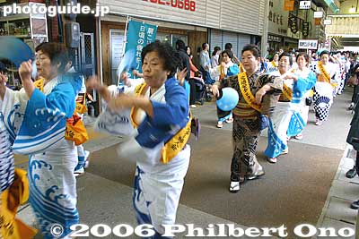 Shukuba Odori dance in the shopping arcade.
Held 11:00 - 12:00
Keywords: shiga kusatsu shukuba matsuri festival