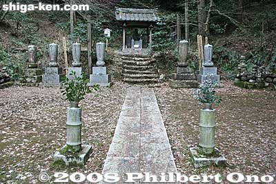 Mausoleum of Saint Ikko Shunsho.
Keywords: shiga maibara bamba-juku banba nakasendo post stage town station shukuba jodo-shu buddhist rengeji temple graves