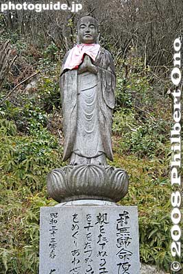 Bamba Chutaro Jizo-son statue, based on a character in the novel "Mabuta-no-Haha" 瞼の母 by Hasegawa Shin (1884-1963) 長谷川伸. 番場忠太郎
Keywords: shiga maibara bamba-juku banba nakasendo post stage town station shukuba jodo-shu buddhist rengeji temple japansculpture