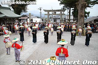 Keywords: shiga maibara ibuki-yama taiko drummers dancers festival matsuri