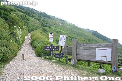 Entrance to West Hiking Trail.
Keywords: shiga maibara mt. ibukiyama mountain ibuki summit