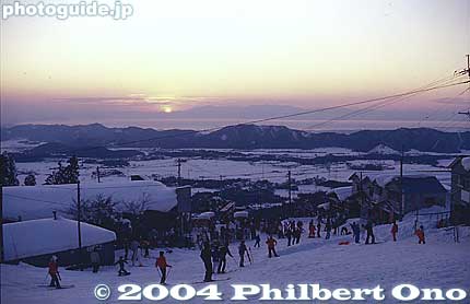 Sunset on snowy Mt. Ibuki in winter at the 2nd station.
Keywords: shiga maibara mt. ibukiyama mountain ibuki skiing snow