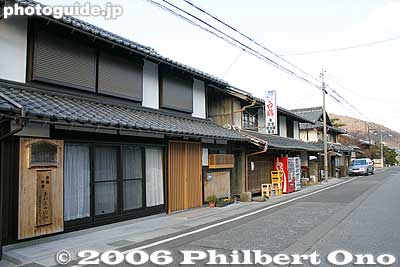 Site of Kashiwabara-juku's Honjin, now a private home. Many of the homes have signs indicating where the typical shukuba buildings were. [url=http://goo.gl/maps/yNa2q]MAP[/url]
Keywords: shiga maibara kashiwabara