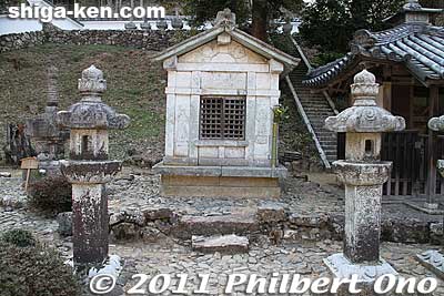 The most famous is Kyogoku Takatsugi. This is his grave.
Keywords: shiga maibara kashiwabara-juku nakasendo shukuba 