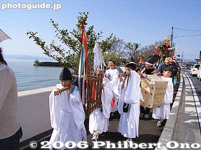 Keywords: shiga maibara nabe-kanmuri matsuri festival child procession