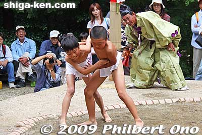 Keywords: shiga maibara hinade jinja shrine sumo festival matsuri children boys