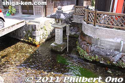 The second of Samegai's famous Three Spring Waters. This one is called Juo-sui. 十王水
Keywords: shiga maibara samegai stage post town nakasendo road station shukuba