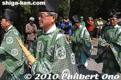 Gagaku musicians
Keywords: shiga maibara sakata Shinmeigu Shrine keri yakko-buri yakko-furi daimyo procession parade festival matsuri 