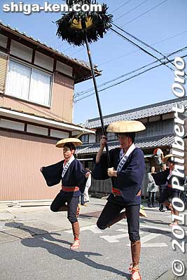 Black feathered pole
Keywords: shiga maibara sakata Shinmeigu Shrine keri yakko-buri yakko-furi daimyo procession parade festival matsuri 