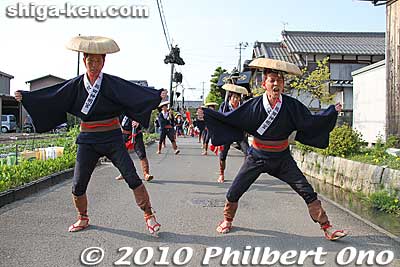 Also see my [url=http://www.youtube.com/watch?v=xYQujzeDO8o]YouTube video here.[/url]
Keywords: shiga maibara sakata Shinmeigu Shrine keri yakko-buri yakko-furi daimyo procession parade festival matsuri 