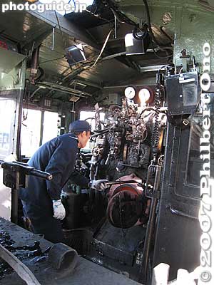 Checking the furnace
Keywords: shiga maibara train station steam locomotive railway