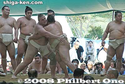 Baruto practicing.
Keywords: shiga maibara sumo exhibition tournament wrestlers rikishi ozumo 