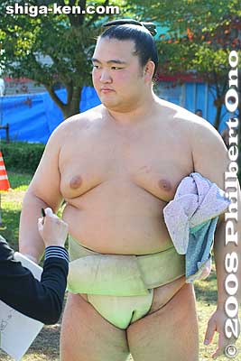 Kisenosato signs autographs. He's quite popular with the ladies.
Keywords: shiga maibara sumo exhibition tournament wrestlers rikishi ozumo japansumo maibarasumo