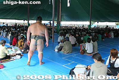 Hanamichi to the sumo ring
Keywords: shiga maibara sumo exhibition tournament wrestlers rikishi ozumo maibarasumo