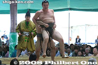 Keywords: shiga maibara sumo exhibition tournament wrestlers rikishi ozumo 