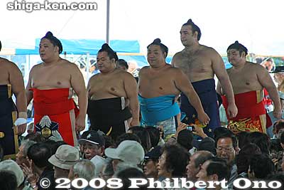 Makunouchi dohyo-iri ring-entering ceremony on the west side.
Keywords: shiga maibara sumo exhibition tournament wrestlers rikishi ozumo 