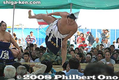 Keywords: shiga maibara sumo exhibition tournament wrestlers rikishi ozumo maibarasumo