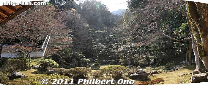 Garden of Tokugen-in temple in April. The temple was named after Kyogoku Ujinobu's posthumous Buddhist name。庭園
Keywords: shiga maibara kashiwabara kiyotaki tokugenin tendai buddhist temple