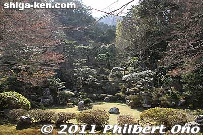 Garden of Tokugen-in temple in April. 庭園
Keywords: shiga maibara kashiwabara kiyotaki tokugenin tendai buddhist temple