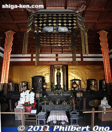 Altar in Tokugen-in's Mortuary Hall. 位牌堂
Keywords: shiga maibara kashiwabara kiyotaki tokugenin tendai buddhist temple