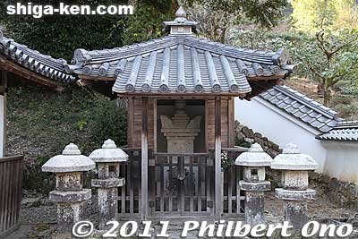 Grave of Kyogoku Takamochi, third lord of Marugame in Shikoku. 京極高或
Keywords: shiga maibara kashiwabara kiyotaki tokugenin temple kyogoku clan graves cemetery