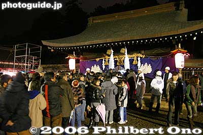 Shrine worshippers
Keywords: shiga prefecture moriyama shinto shrine fire festival