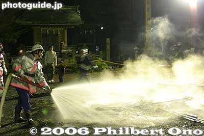 Snuffing out the last flames
Keywords: shiga prefecture moriyama shinto shrine fire festival