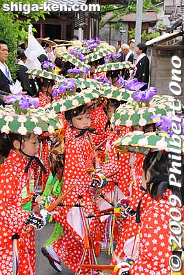 Keywords: shiga moriyama naginata-furi dance matsuri festival children 